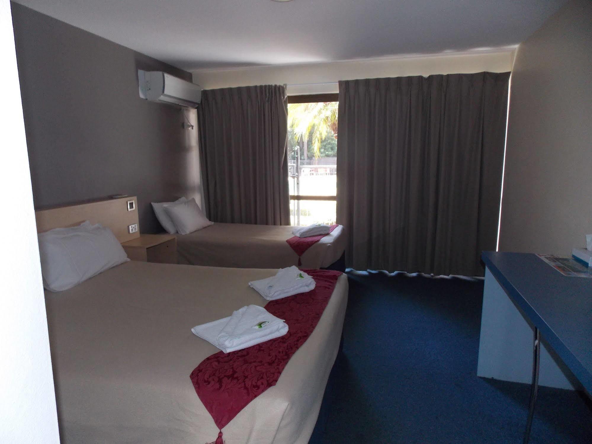 Currimundi Hotel Motel Sunshine Coast エクステリア 写真